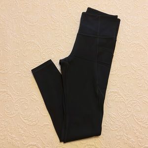 NWOT Athleta Stash Pocket Salutation Tight with Powervita Fabric Size, Small